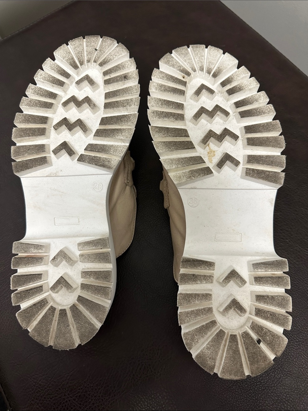 Sz 38⭐️Like New Miz Mooz Vann Cream Leather Chunky Mules. Fits Larger. See Pics - Picture 9 of 12